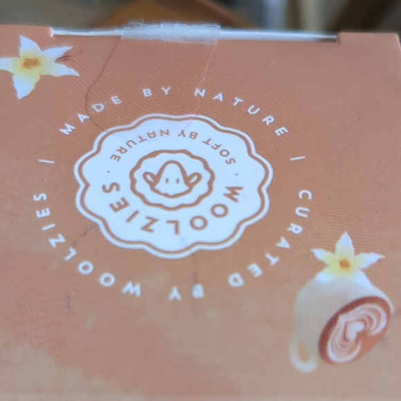 Woolzies Vanilla Latte Lip Mask - Cream - Picture 3 of 8